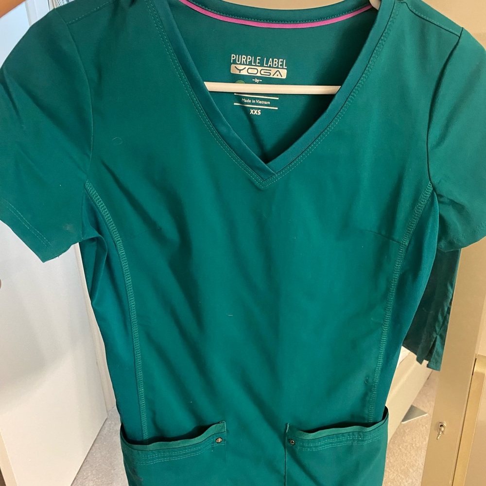 Purple Label Yoga By Healing Hands Green Scrub Top XXS